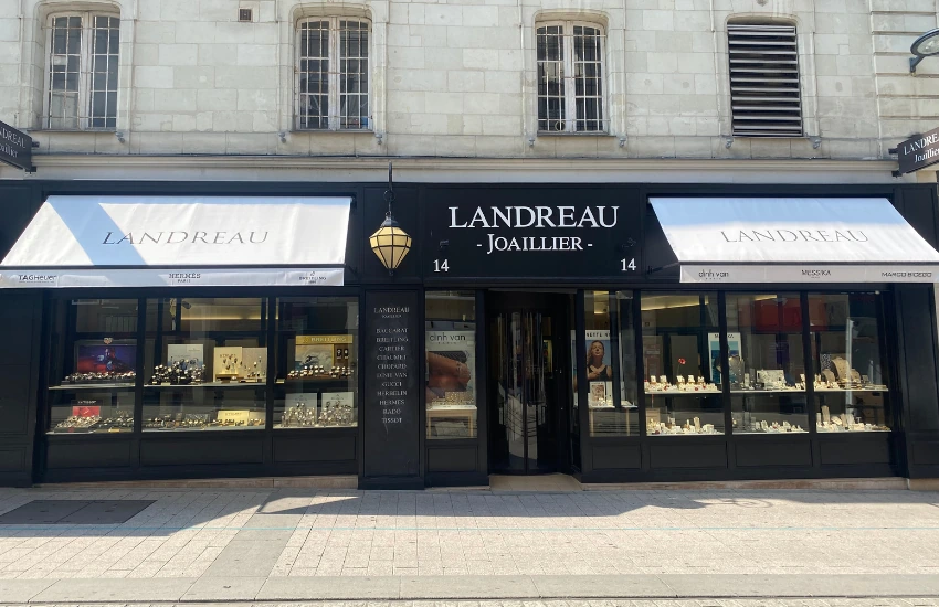 Exemple de devanture et de décoration de vitrine d’un commerce