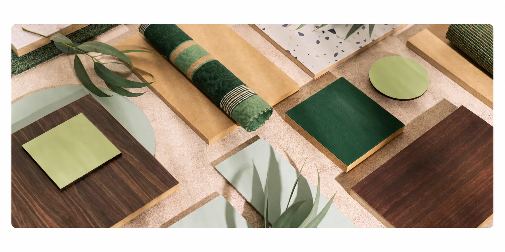 Échantillons de bois et de matières pour une enseigne personnalisée